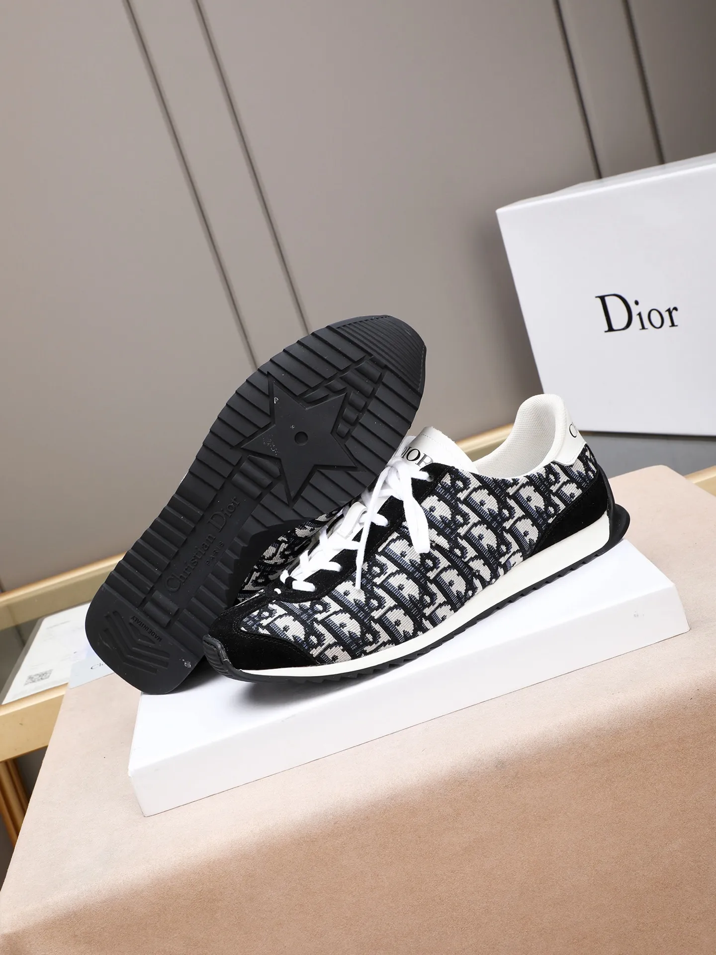 Men's shoes💰440 Dior【Dior】😘😘High-end series of casual men's shoes, simple and elegant👍👍👍The upper is made of first-layer genuine leather spliced ​​with Dior's special material [sun][sun]; imported first-layer sheepskin lining; special outsole, wear-resistant, lightweight, the overall design is harmonious and unified without lacking personality 👣🌟✨You deserve it! Multiple colors to choose from! 😍Size 38～44. (45 custom-made) The picture above is a big seller🔥🔥🔥